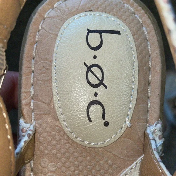 BOC Corey White gold loop toe flat sandals - Picture 3 of 9